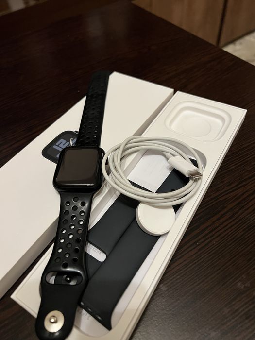 Apple Watch SE (2-ро поколение) GPS + Cellular – 44 мм, с гаранция!!!