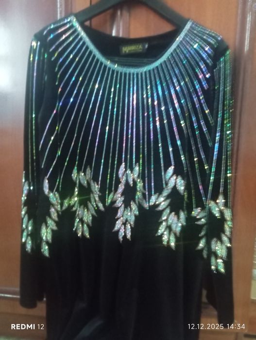 Ayollar bezakli uzun koʻylagi sotiladi