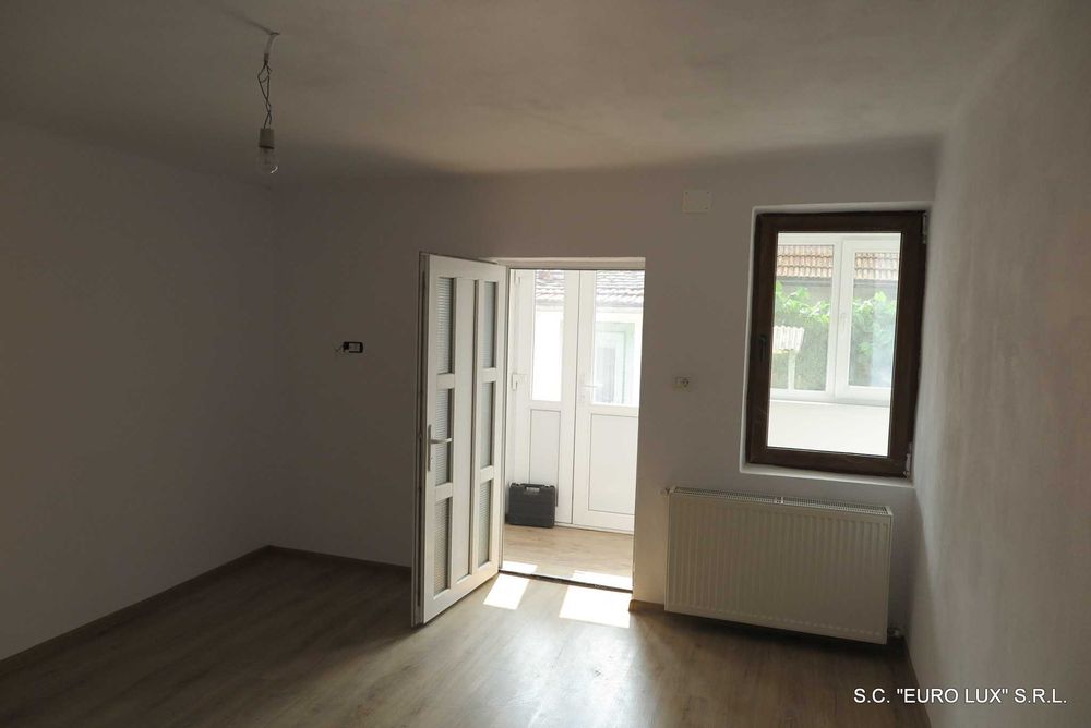 Casa - Vladimirescu, pe soseaua principala