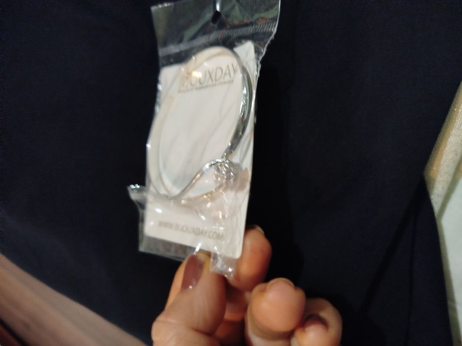 Бижута нови в кутии.