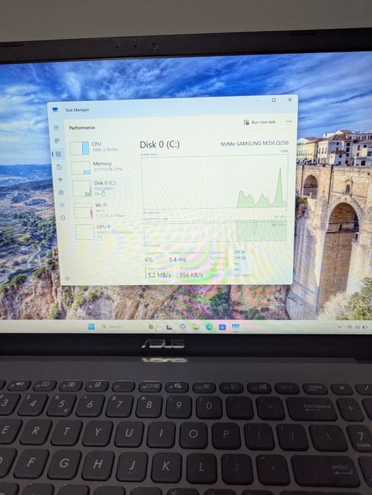 Asus i3 gen 10 , 12gb ram , SSD nvme 256