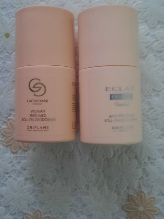 Vând produse cosmetice