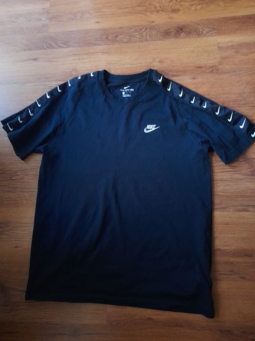 Nike тениска и панталонки L размер.