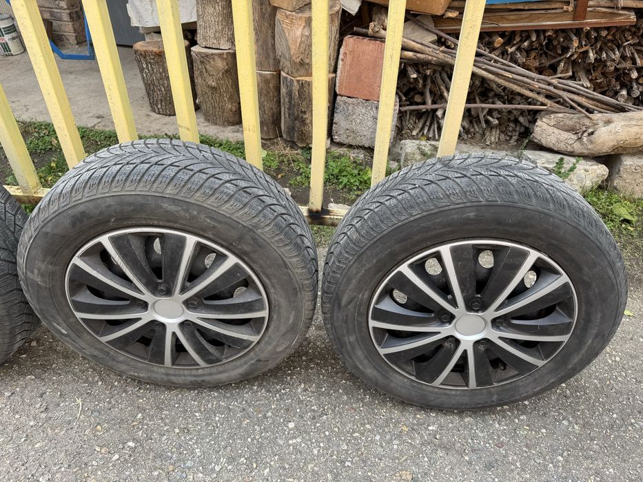 Джанти 195/65/15 със зимни гуми и тасове 5х112