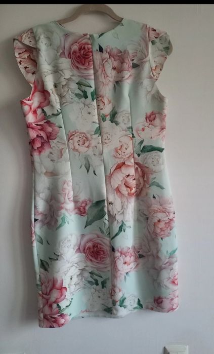 Rochie nouafara eticheta marimea M-L respectiv 42 made in Poland