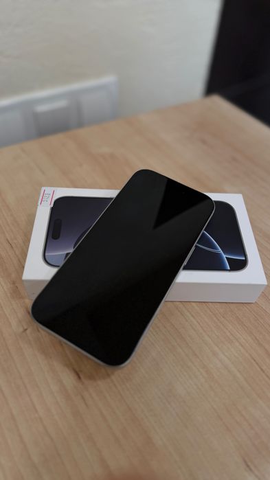 Iphone 16 pro, 512 GB (белый) в идеальном состоянии, 1 Sim + 1 Esim