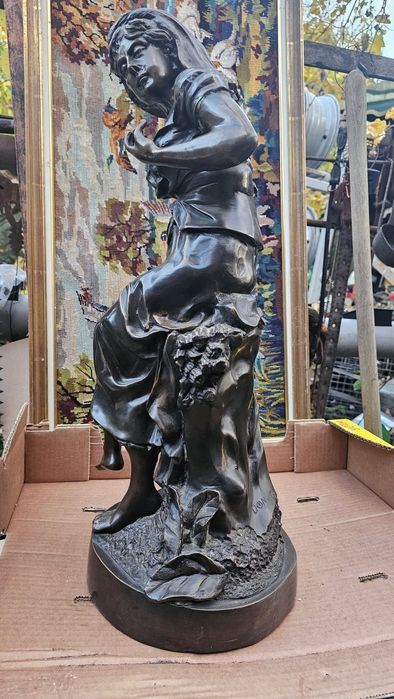 O deosebită Piesă din Bronz semnată