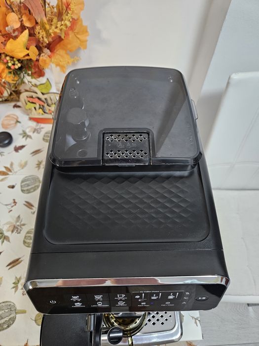 Espressor automat Philips Seria 3200 LatteGo negru-argintiu