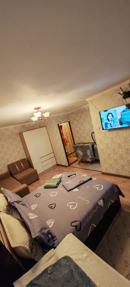Посуточно  1 -ком Квартира.Смарт,ТВ . В,Центр  Площадь.Ночю 8200т