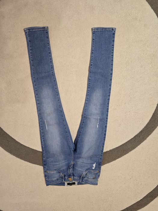 Продавам дънки марка River Island