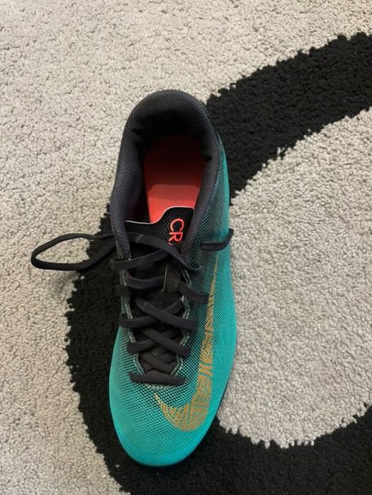 Момчешки бутонки на Найк