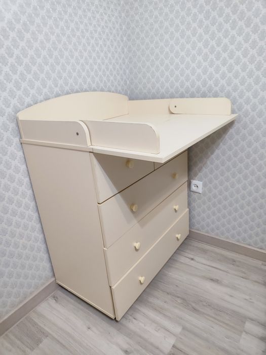 Продам пеленальный столик