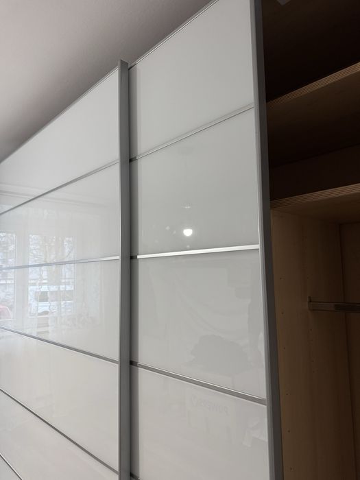 Dressing/ Dulap 330/220/68 cm 2 usi culisante sticla alba