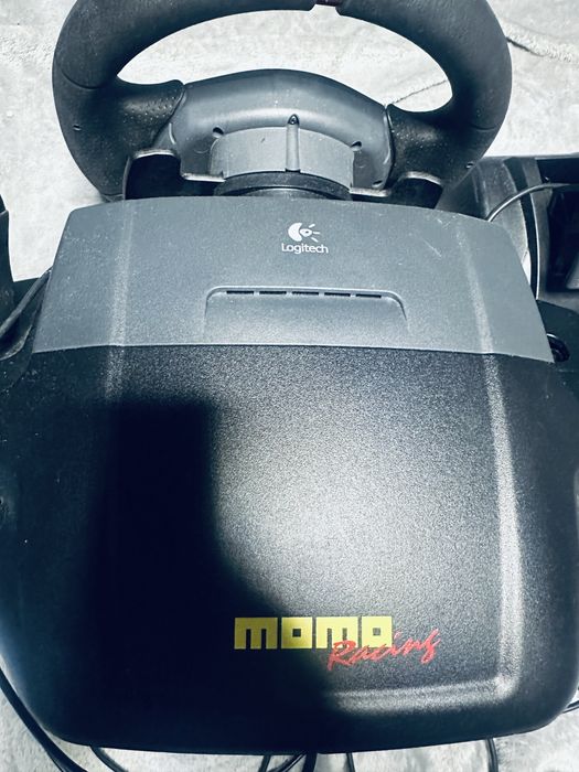 Volan gaming logitech momo racing