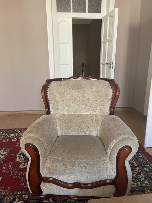 Диван с двумя креслами