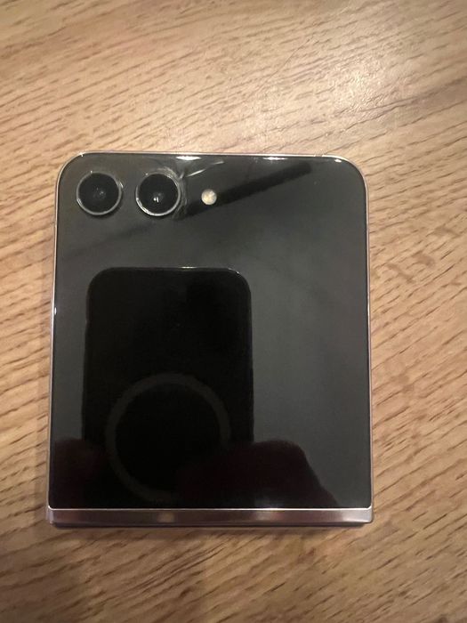 Samsung z flip 5 , 256gb, като нов