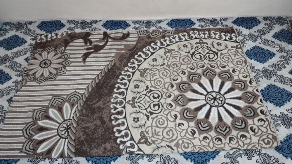 1ta Gilamni ortasidan qirqilgan