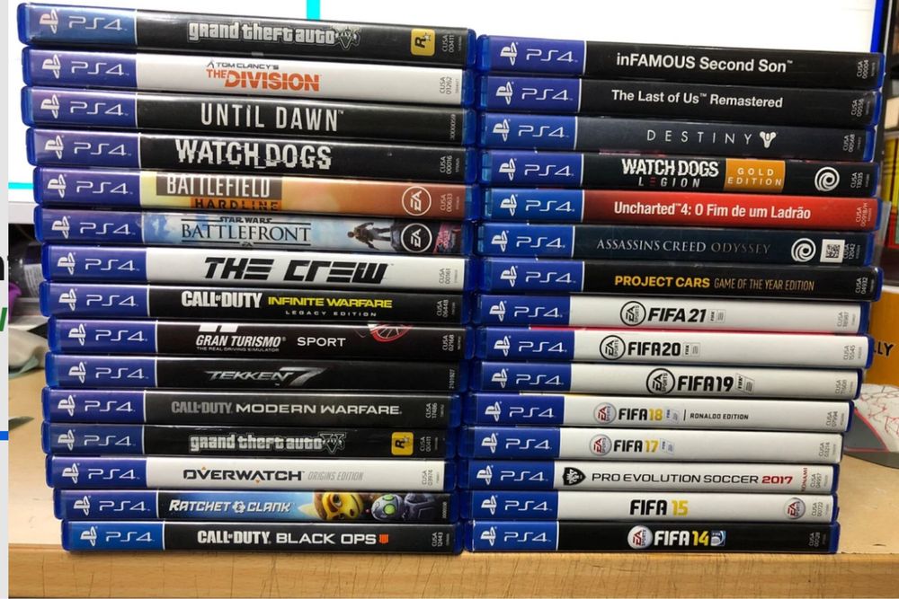 PS4 Pro 1tb plus 5 jocuri pasta schimbata