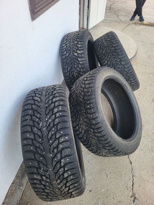 Nokian  285 45 r22