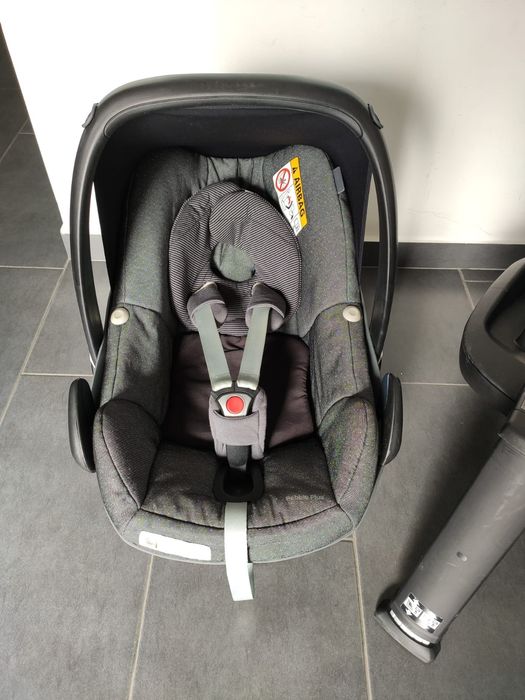 Scoica auto Maxi Cosi Pebble cu baza isofix 2Way Fix