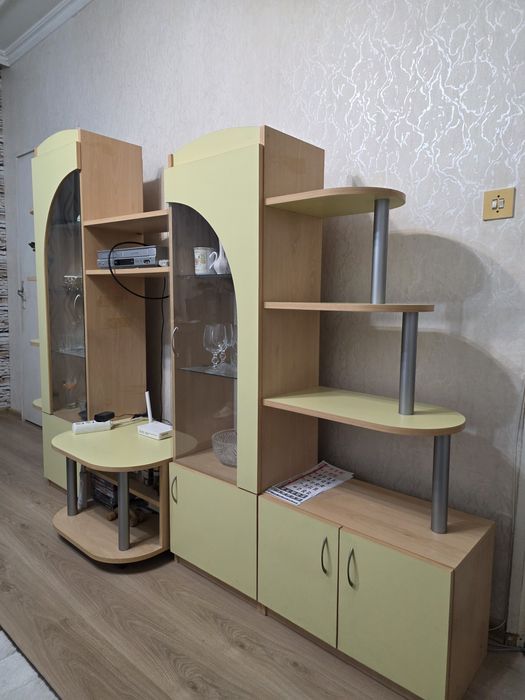 Холна секция цвят бледожълт