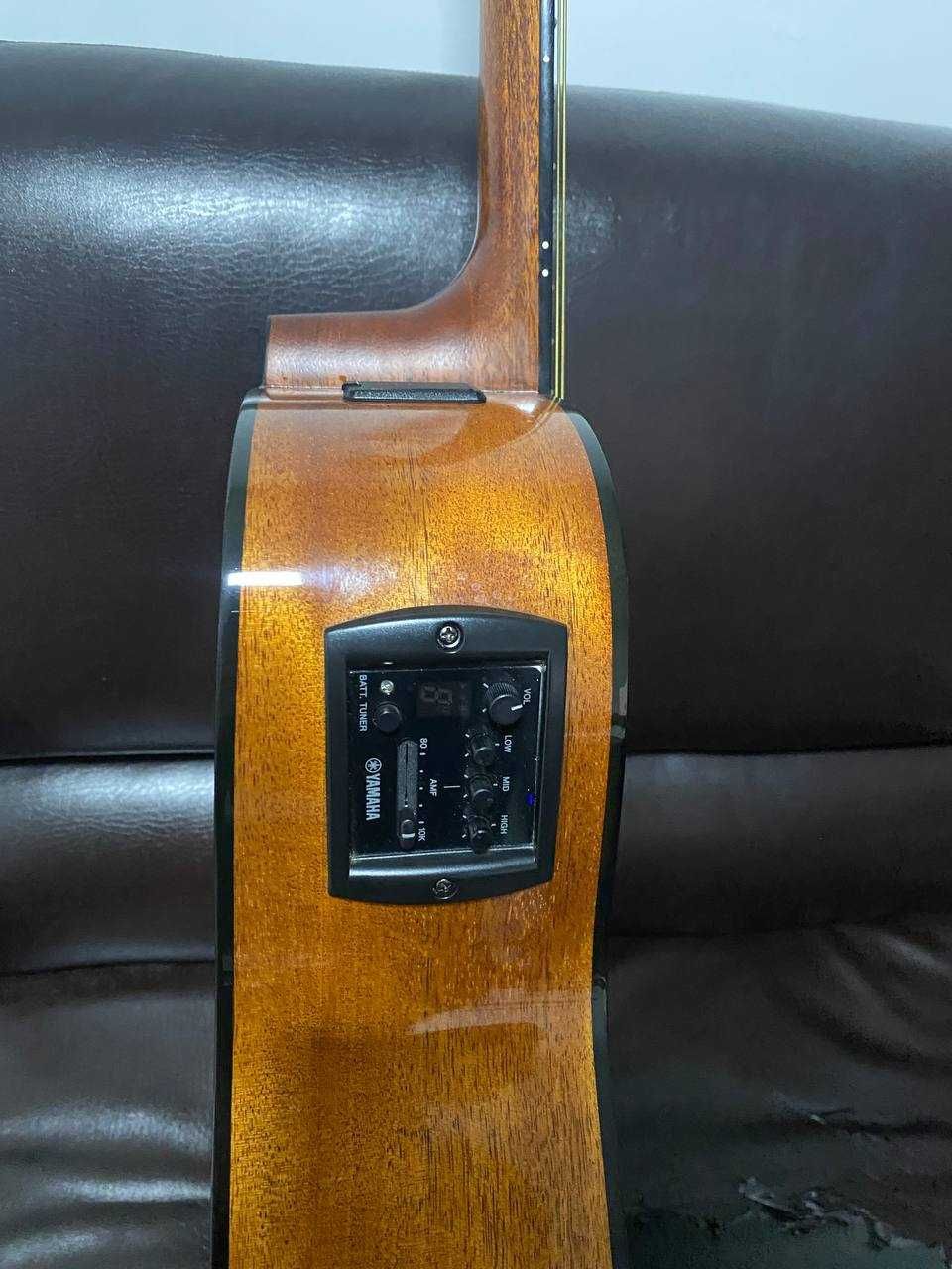 Продается электро-акустическая гитара YAMAHA FGX800C.