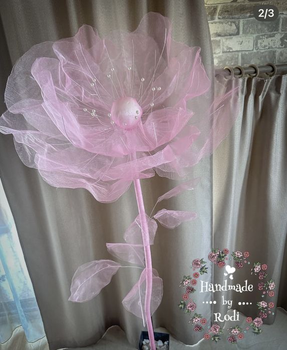 Декоративно голямо цвете