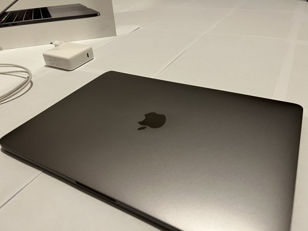 MacBook Pro 2017 16ram/256gb Touchbar
