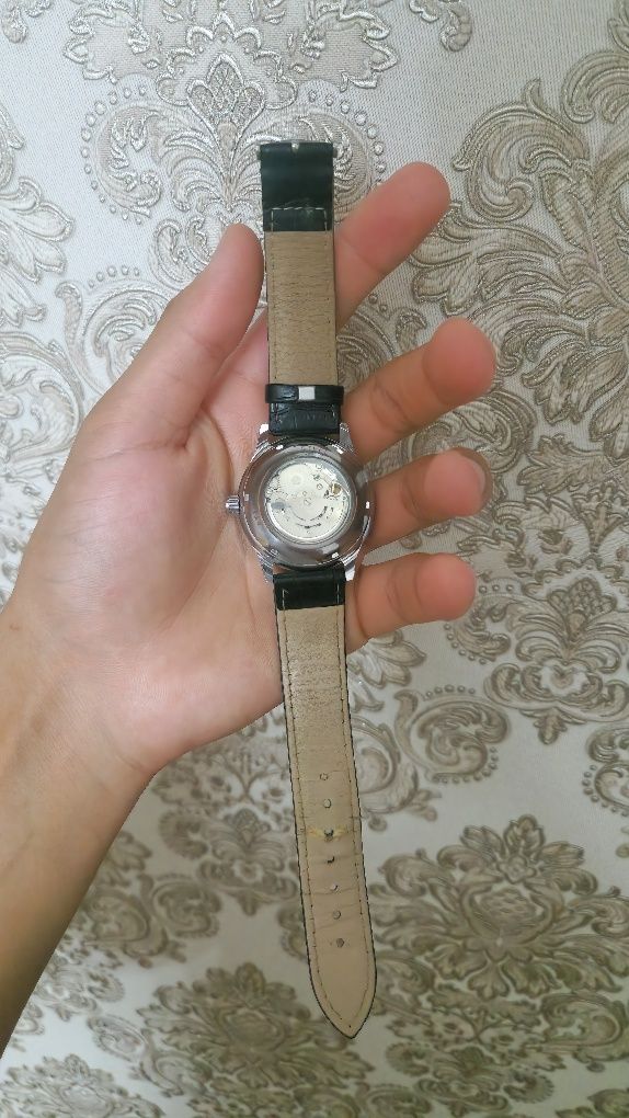 Longines soati sotiladi