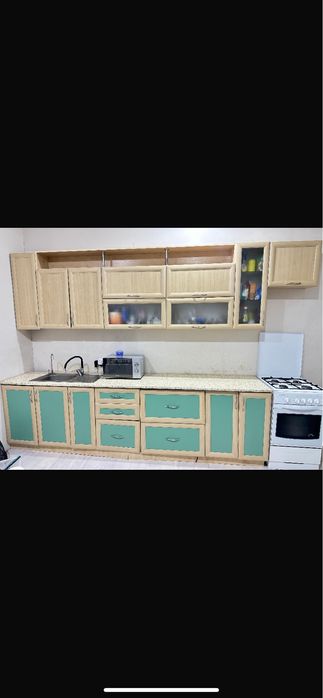 Кухонный гарнитур + газовая плита