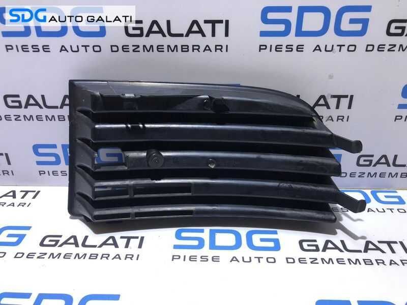 Grila Ornament Dreapta Spoiler Bara Fata VW Golf 5 HatchBack 2004 -2008 Cod 1K0853666
