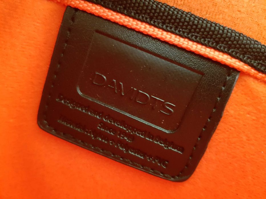 Geantă Laptop DAVIDTS – Ca nouă, folosită o singură dată