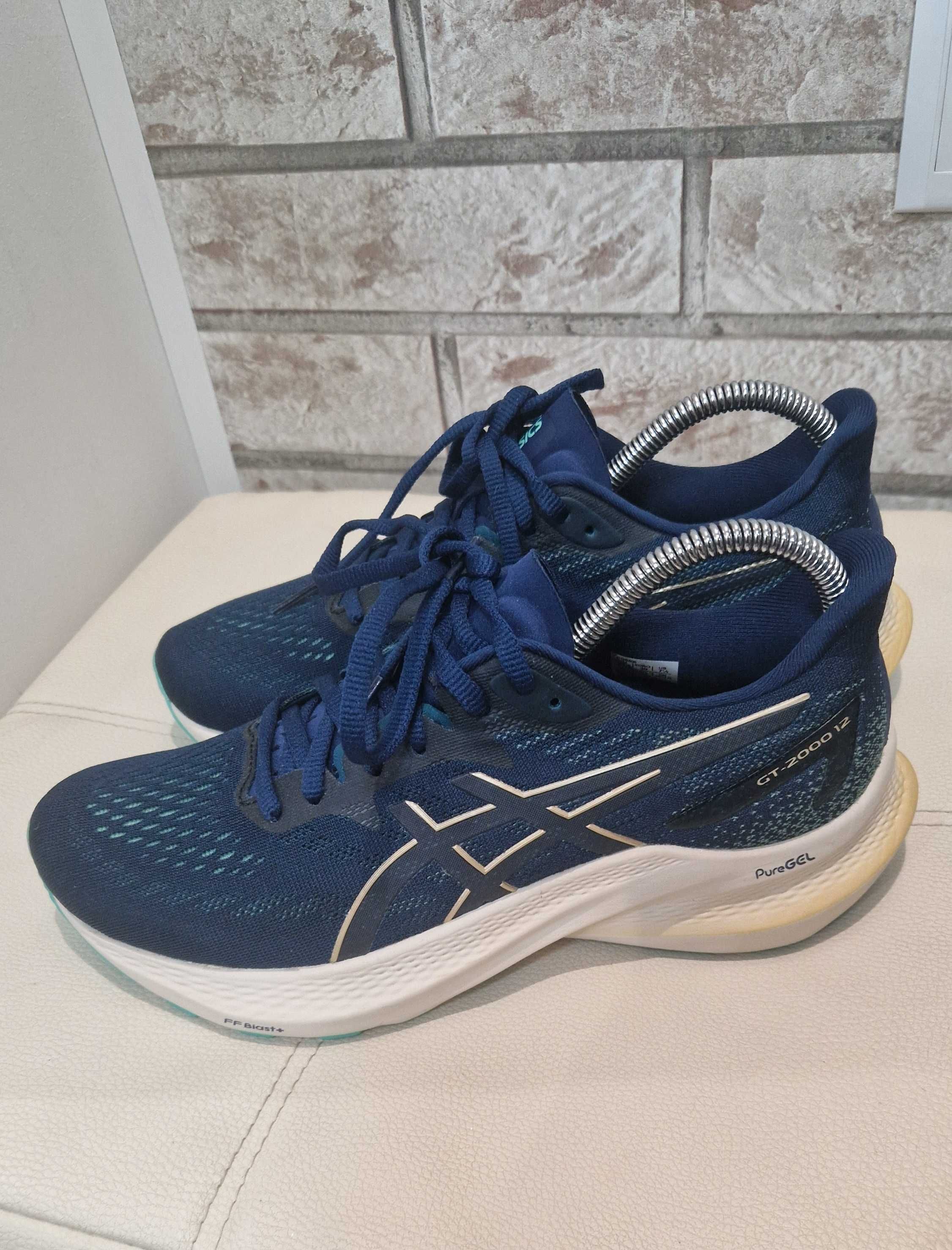 Оригинални дамски маратонки- Asics 2000