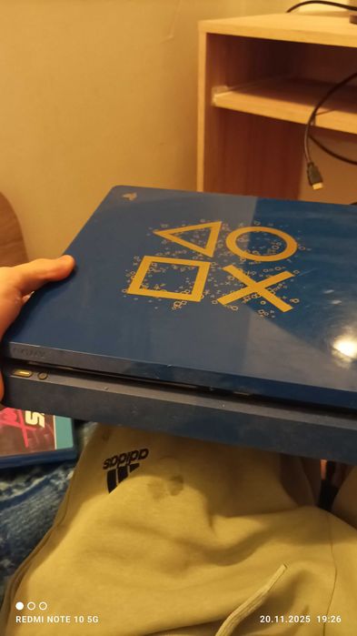 Playstation 4 limited edition blue
