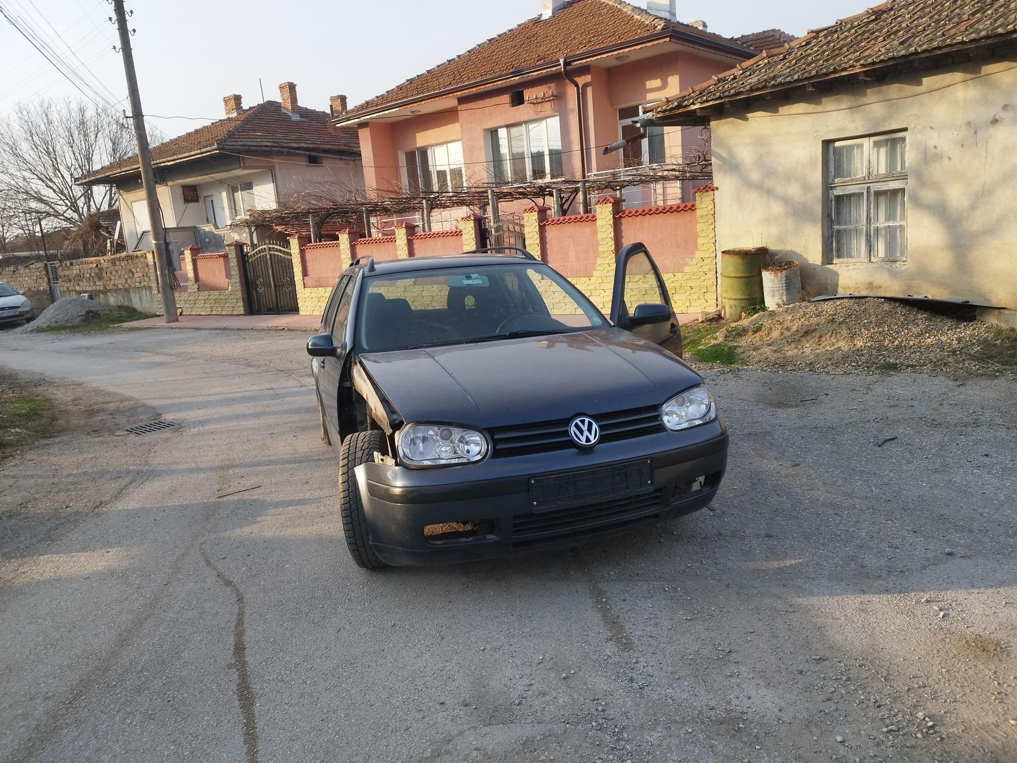 Продавам голф 4 1.6 16V 105 На части