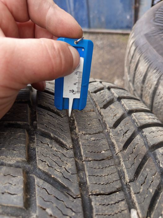 Зимни гуми Continental 235/55R18