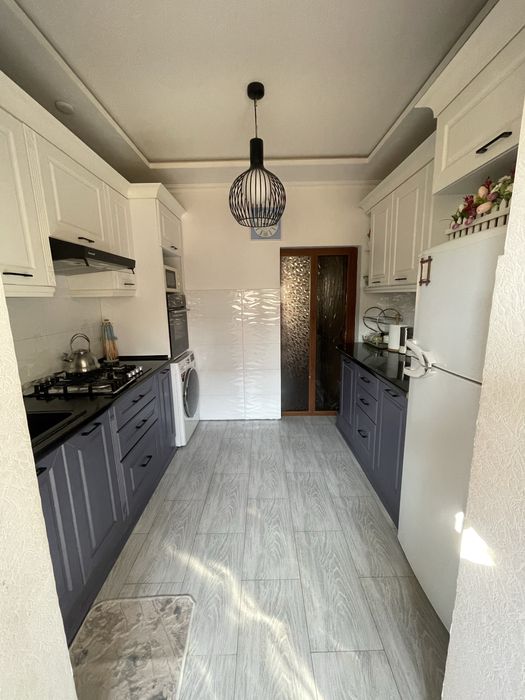 Срочно сотилади 5 хона 3 этаж 9 этажли домда. Согдиана 63 мактаб