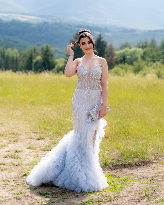 Абитуриентска рокля, официална чантичка и  обувки в отлично състояние