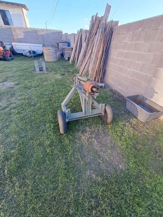 Vând despicător lemne.