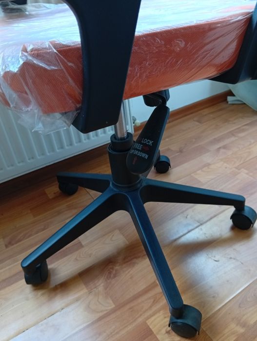 Scaun de birou nou și confortabi