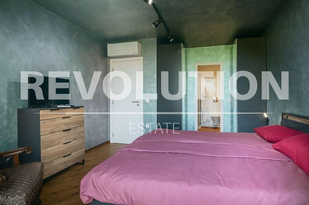 Тристаен апартамент в района на кк. Чайка!