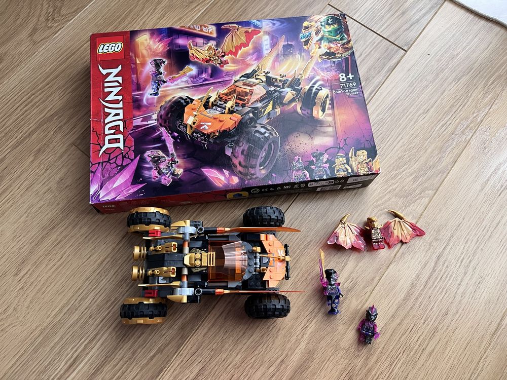 LEGO NINJAGO 71769 - Mașina-dragon a lui Cole, 384 piese