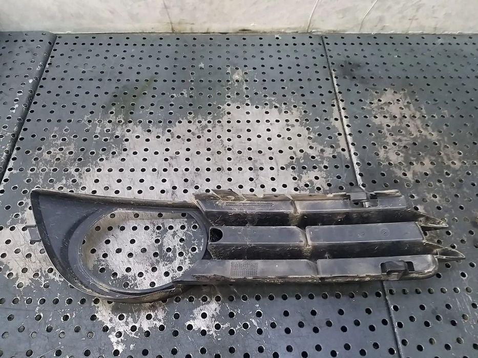 Grila proiector stanga audi a3 8p 8p4807681b