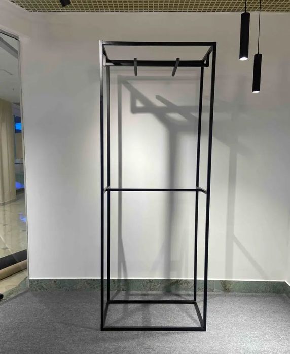 Стеллажи или стоики для одежды