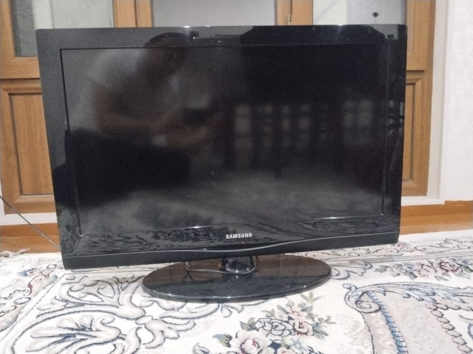 Samsung TV 32" (tahminan 81 sm)