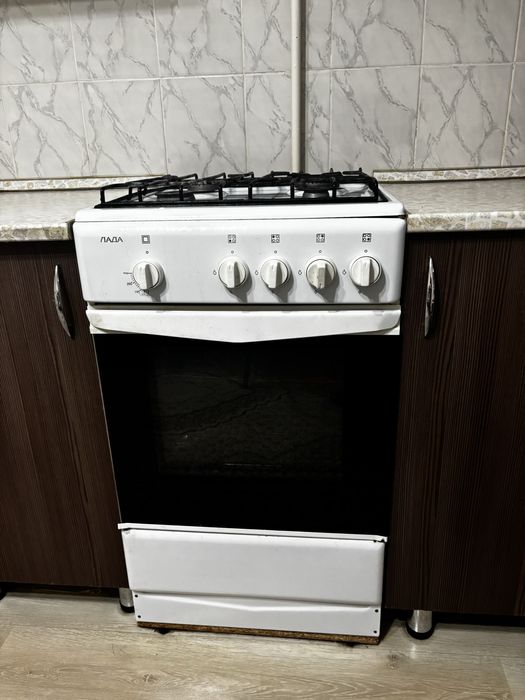 Продам газовую плиту