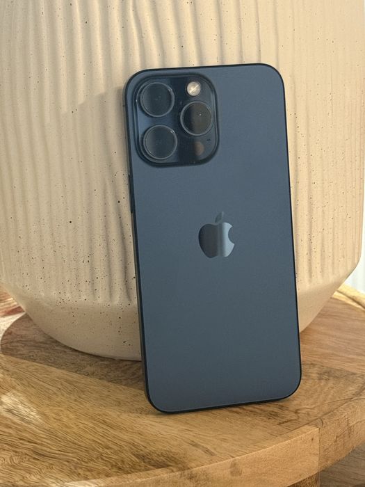 Vand iphone 15 si  16 pro max 256 gb in stare impecabila model esim