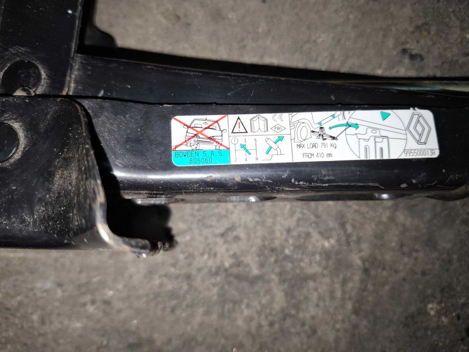 Оригинални крикове за автомобили