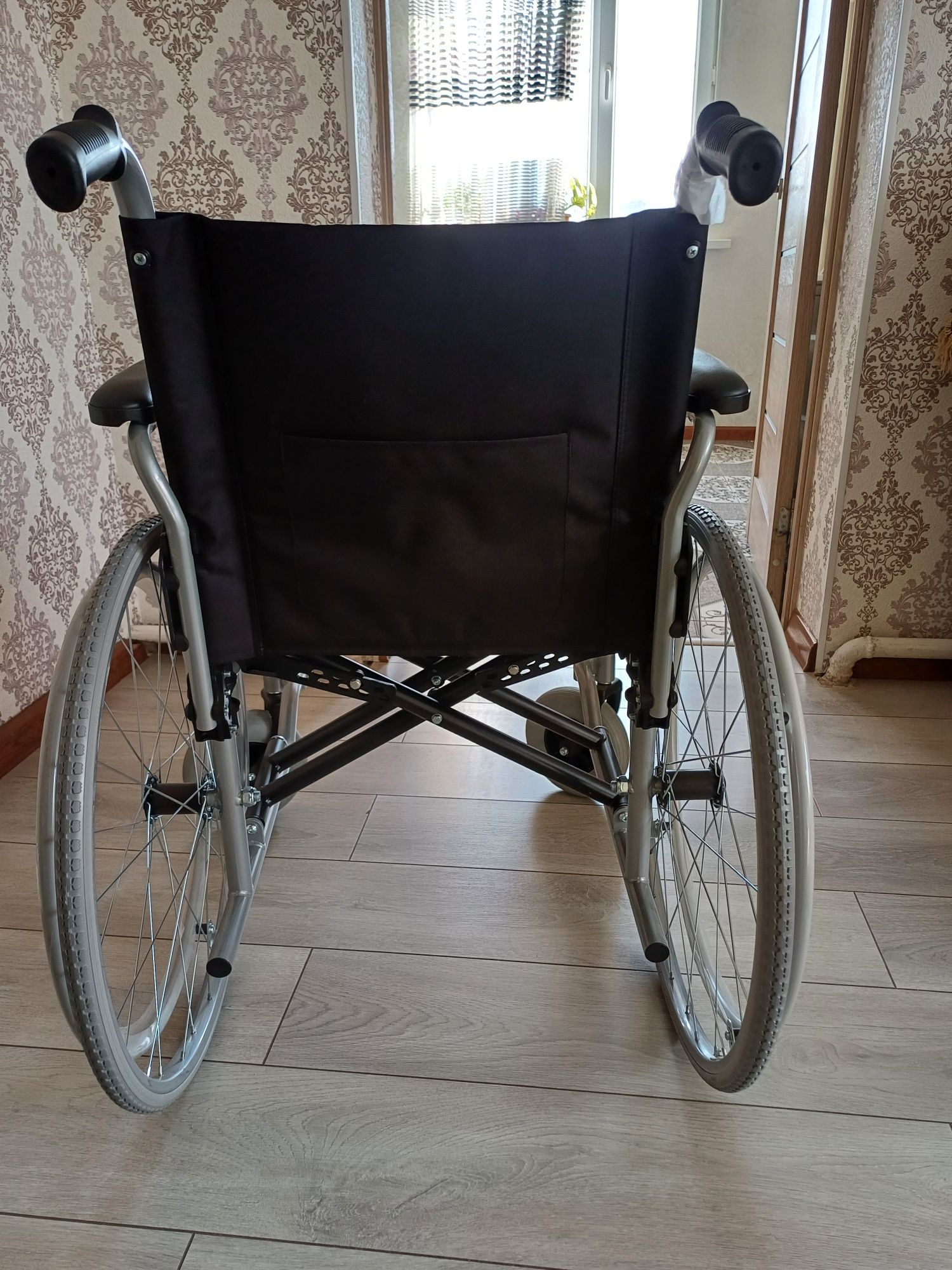 Продам инвалидную кресла коляска  новый