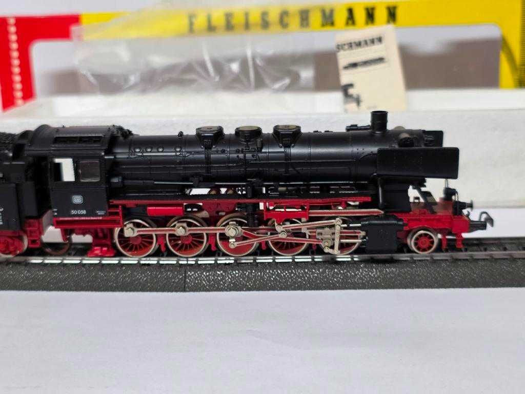locomotiva cu aburi BR 50 Fleischmann DC cu tender-cabina